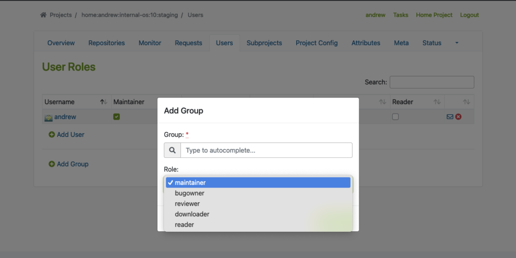 Integrierte Zugriffssteuerung: verschiedene Benutzer und Gruppen in unterschiedlichen Rollen.